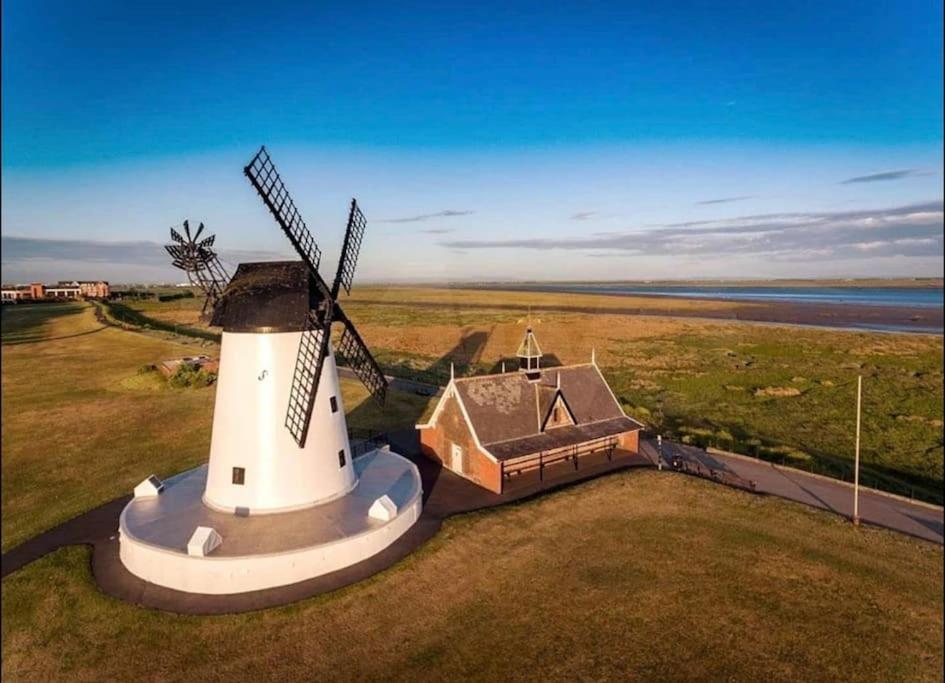 Sunny Seaside Beach House Lytham Centre Sleeps 8 Lytham St Annes Kültér fotó